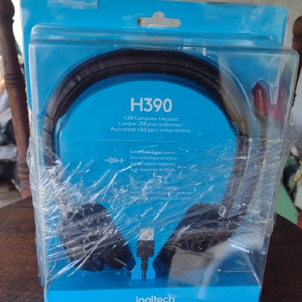 Logitech H390 USB Computer Headset NWT